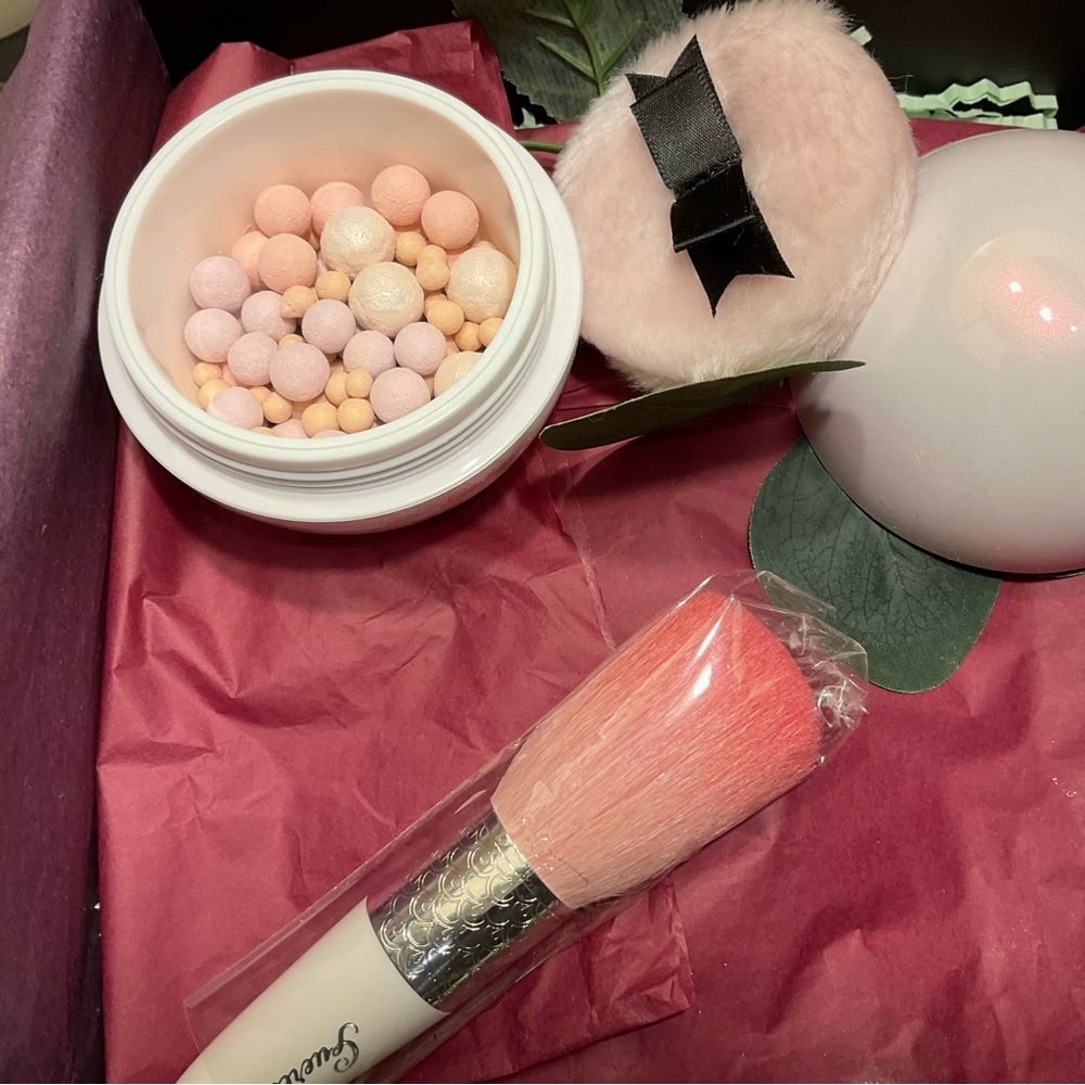 Guerlain light revealing and powder brush set